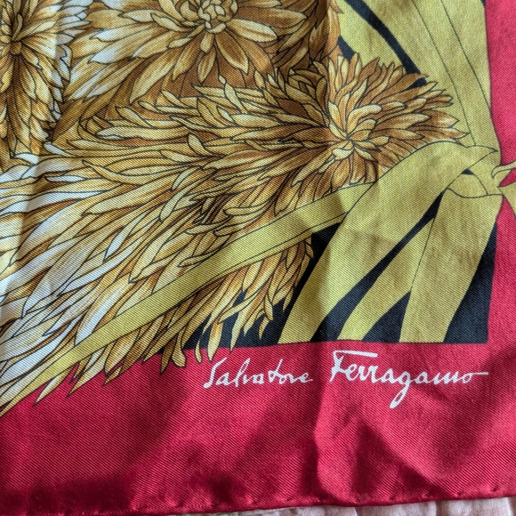 Ferragamo vintage silk scarf - Picture 6 of 7